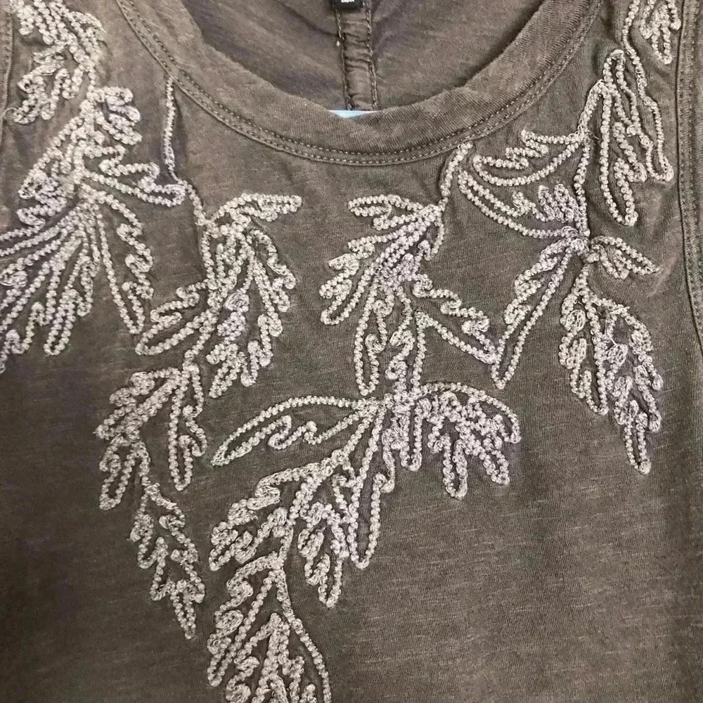 Lucky Brand Embroidered  Leaf Ruched Back Tank SM - Picture 4 of 16